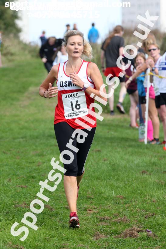 Senior womens relay, Sunderland Harriers Cross Country, Farrington, Sunderland. Photo: David T. Hewitson/Sports for All Pics